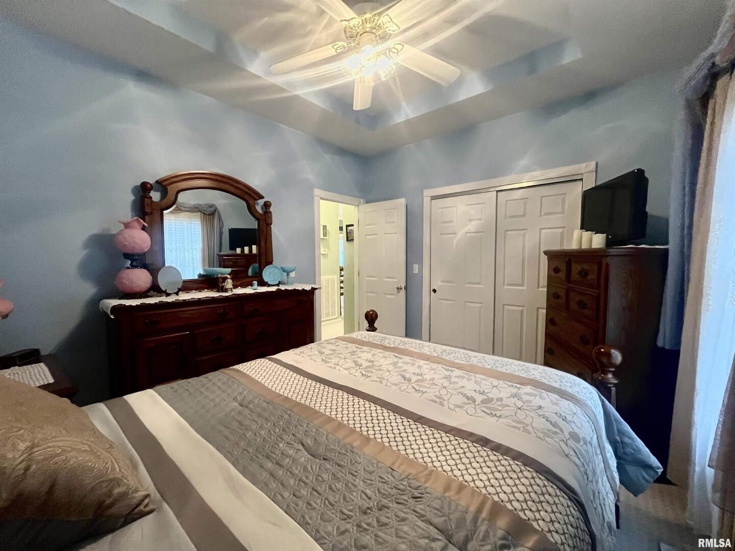 3220 Massac Creek Road Metropolis, IL 62960 - Photo 30 of 76 a bedroom with a bed and a dresser