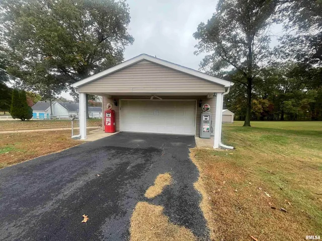 $329,900 | 3220 Massac Creek Road, Metropolis, IL 62960