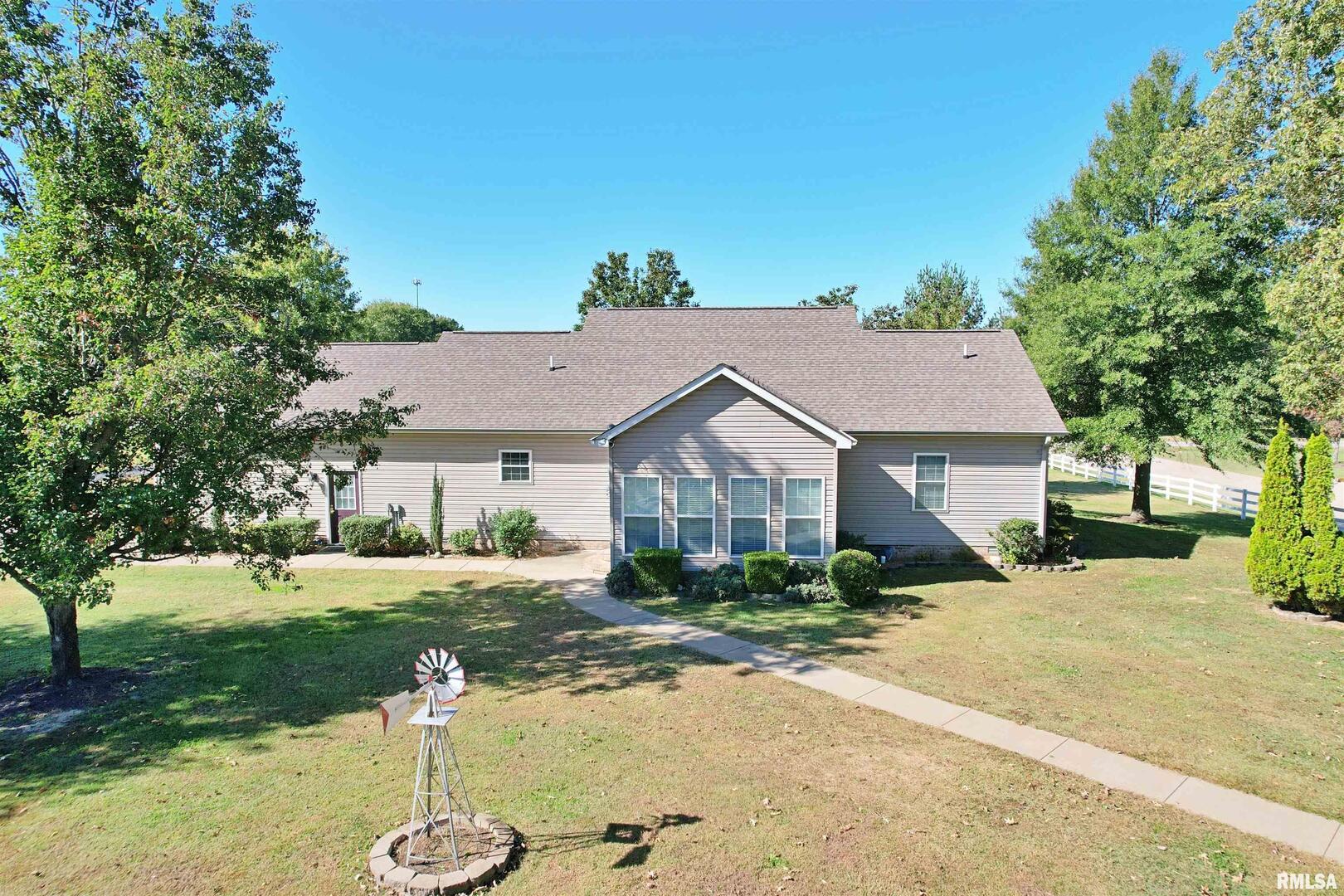 3220 Massac Creek Road Metropolis, IL 62960 - Photo 64 of 76 a front view of a house with a yard