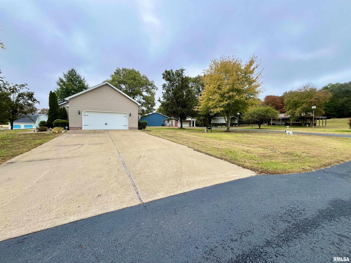 3220 Massac Creek Road Metropolis, IL 62960 - Photo 7 of 76 a view of an outdoor space and swimming pool