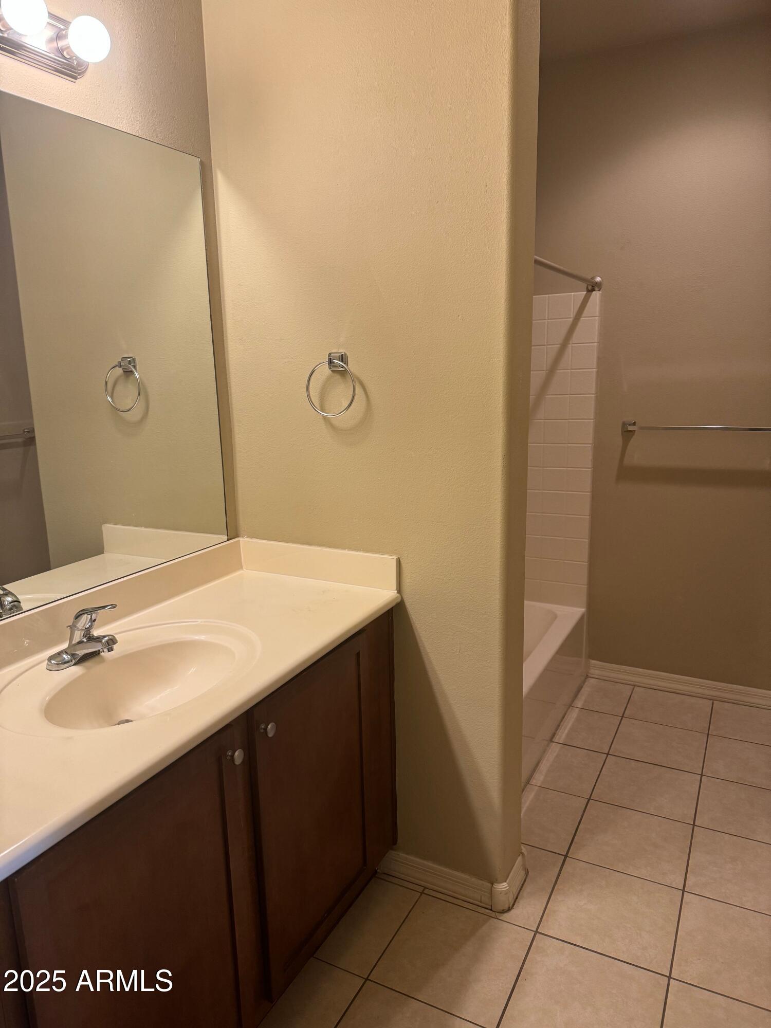 1117 East 8th Street, Unit 1004 Tempe, AZ 85281 - Photo 7 of 15 hallbath