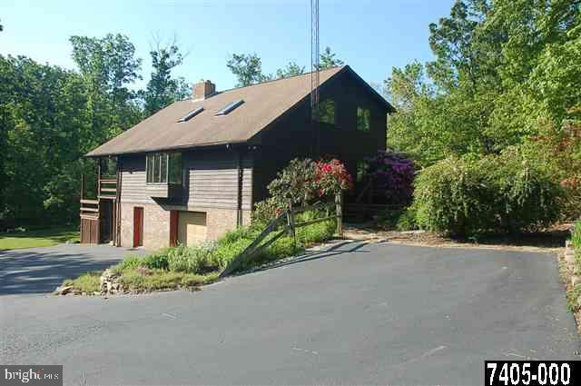 8023 Gnatstown Road Hanover, PA 17331 - Photo 3 of 25 Gallery Image 3