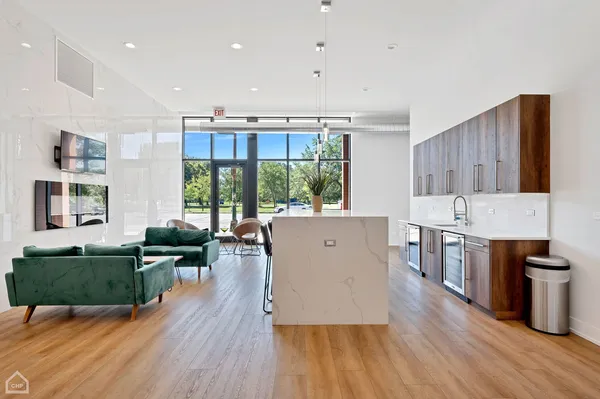 $2,300 | 1604 North Richmond Street, Unit 2D, Chicago, IL 60647