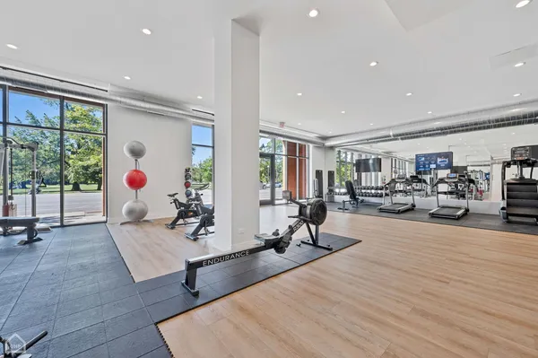 $2,300 | 1604 North Richmond Street, Unit 2D, Chicago, IL 60647