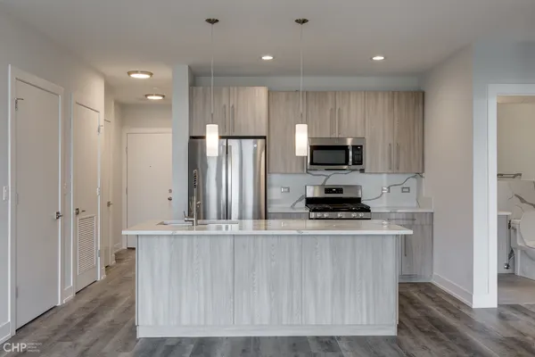 $2,300 | 1604 North Richmond Street, Unit 2D, Chicago, IL 60647