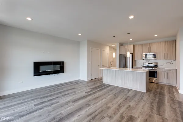 $2,300 | 1604 North Richmond Street, Unit 2D, Chicago, IL 60647