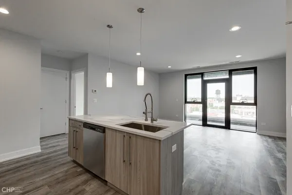 $2,300 | 1604 North Richmond Street, Unit 2D, Chicago, IL 60647