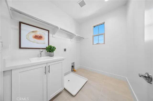 an empty room with an entryway