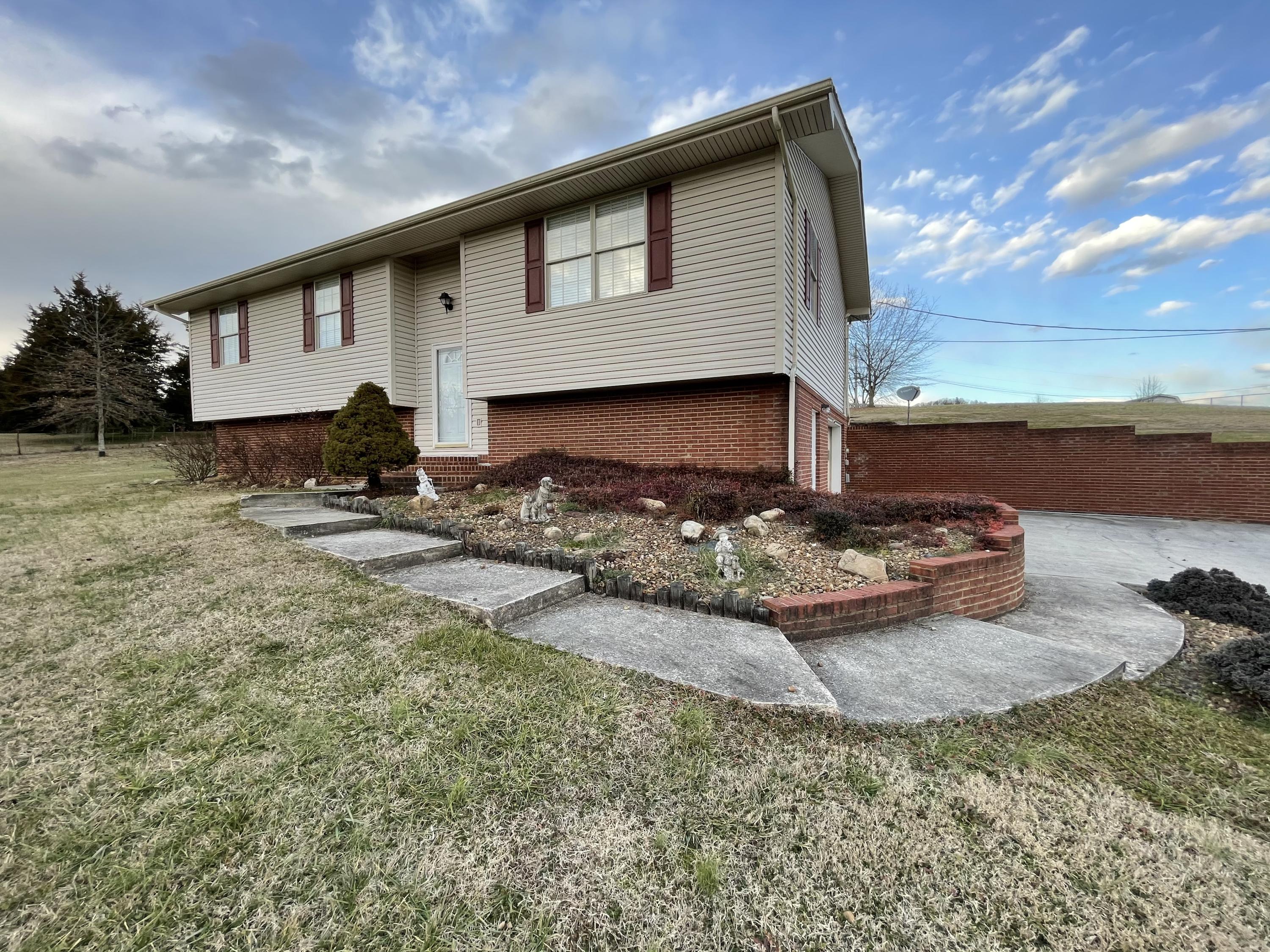 201 Suddath Road Harriman, TN 37748 - Photo 1 of 28 IMG_1207