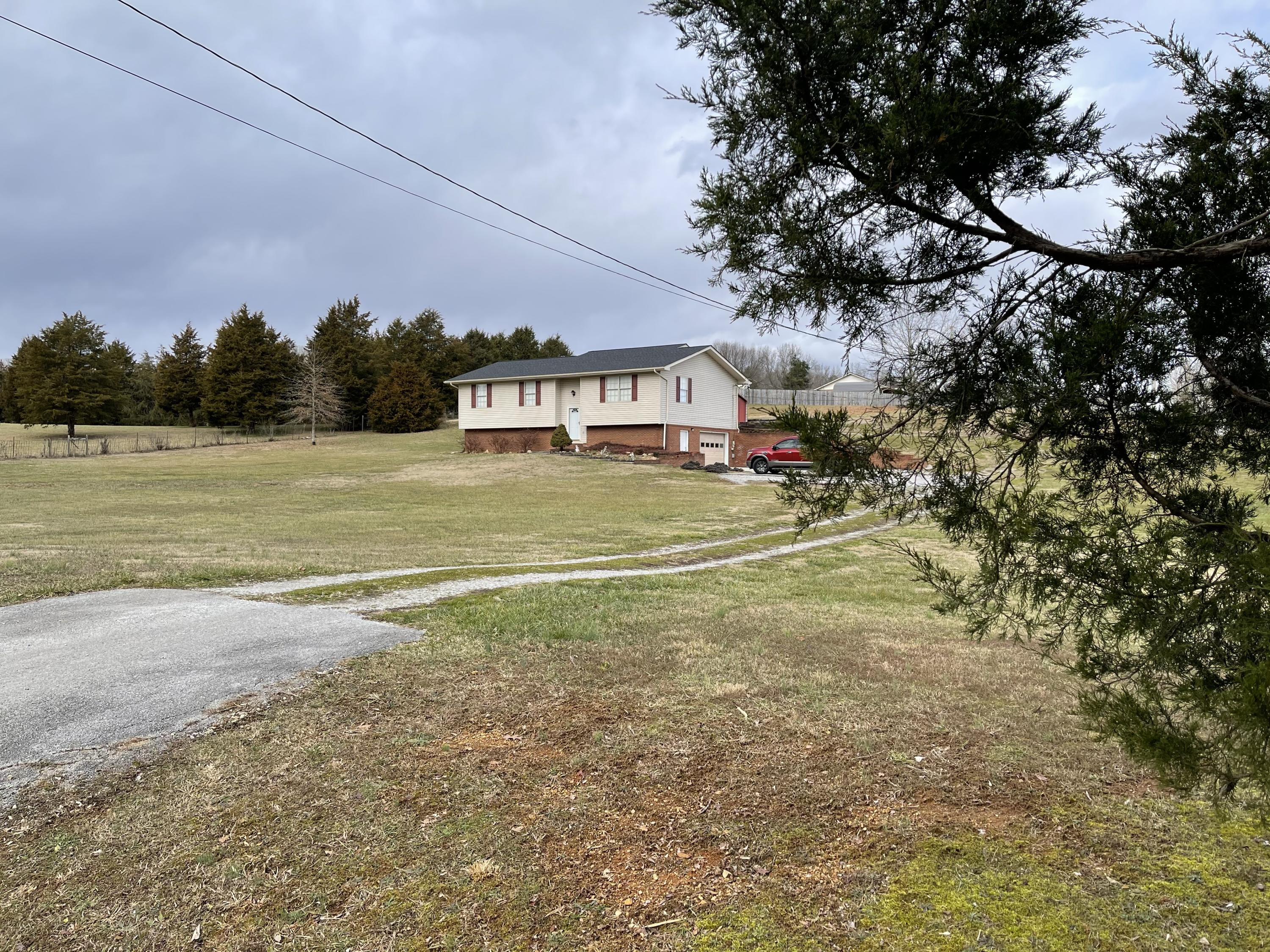 201 Suddath Road Harriman, TN 37748 - Photo 2 of 28 IMG_1132