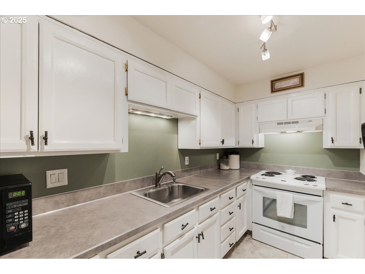 8720 Southwest Tualatin Road, Unit 204 Tualatin, OR 97062 - Photo 5 of 26 Gallery Image 5