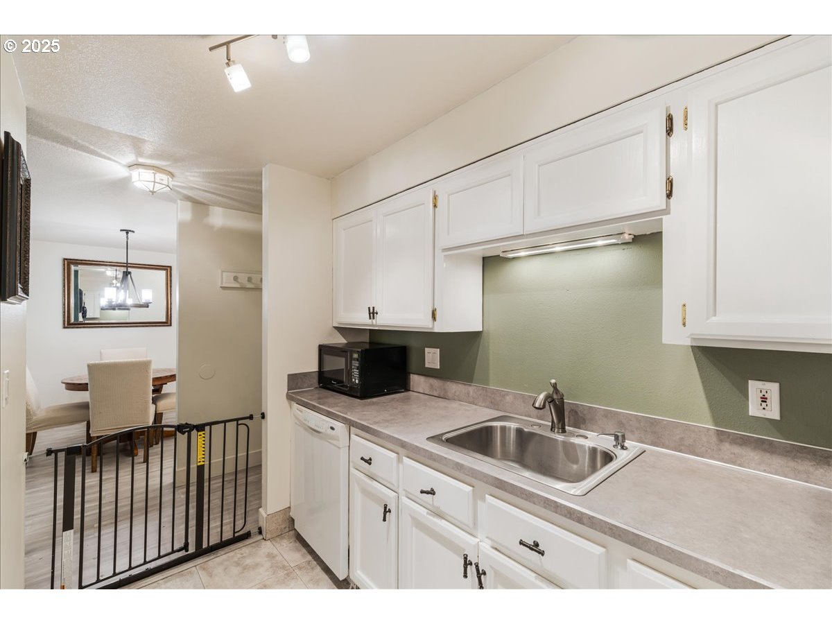 8720 Southwest Tualatin Road, Unit 204 Tualatin, OR 97062 - Photo 7 of 26 Gallery Image 7