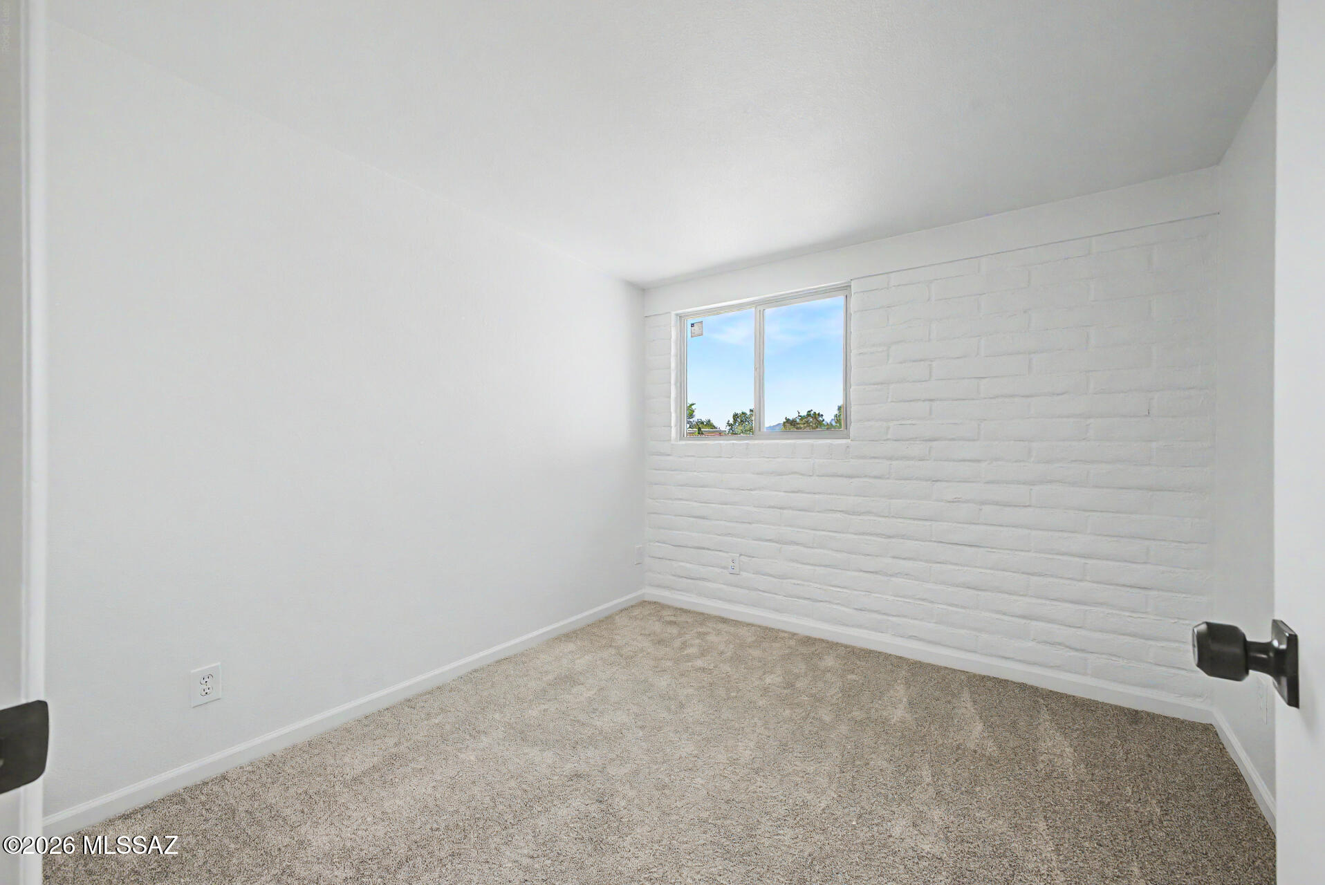 3402 South Kolb Road Tucson, AZ 85730 - Photo 18 of 32 a view of a small space with a window
