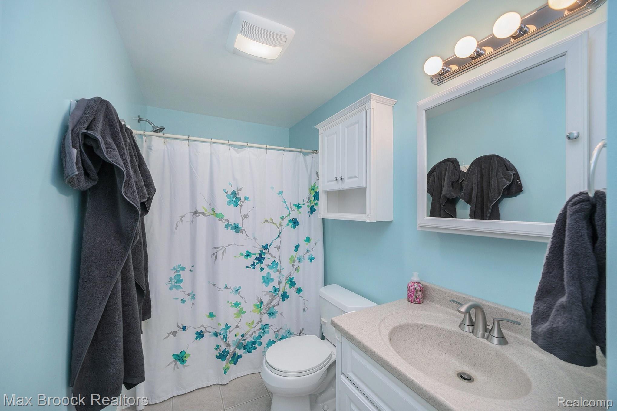 3823 Mapleleaf Road Waterford, MI 48328 - Photo 23 of 26 017A7079.jpg