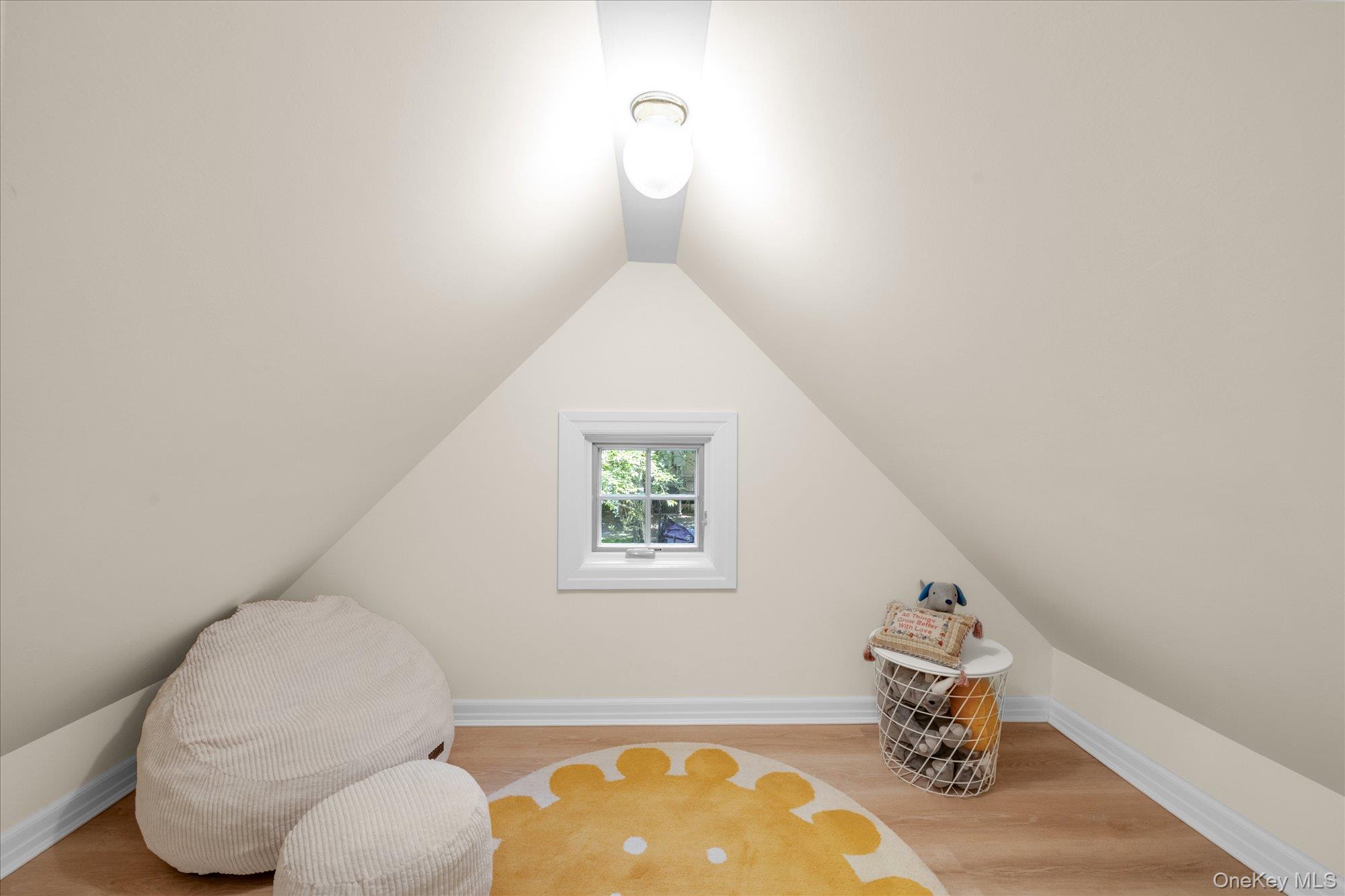 74 Litchfield Road Port Washington, NY 11050 - Photo 25 of 48