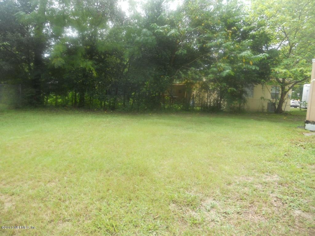 9702 Banks Road Jacksonville, FL 32246 - Photo 8 of 8 a view of an empty room with a window