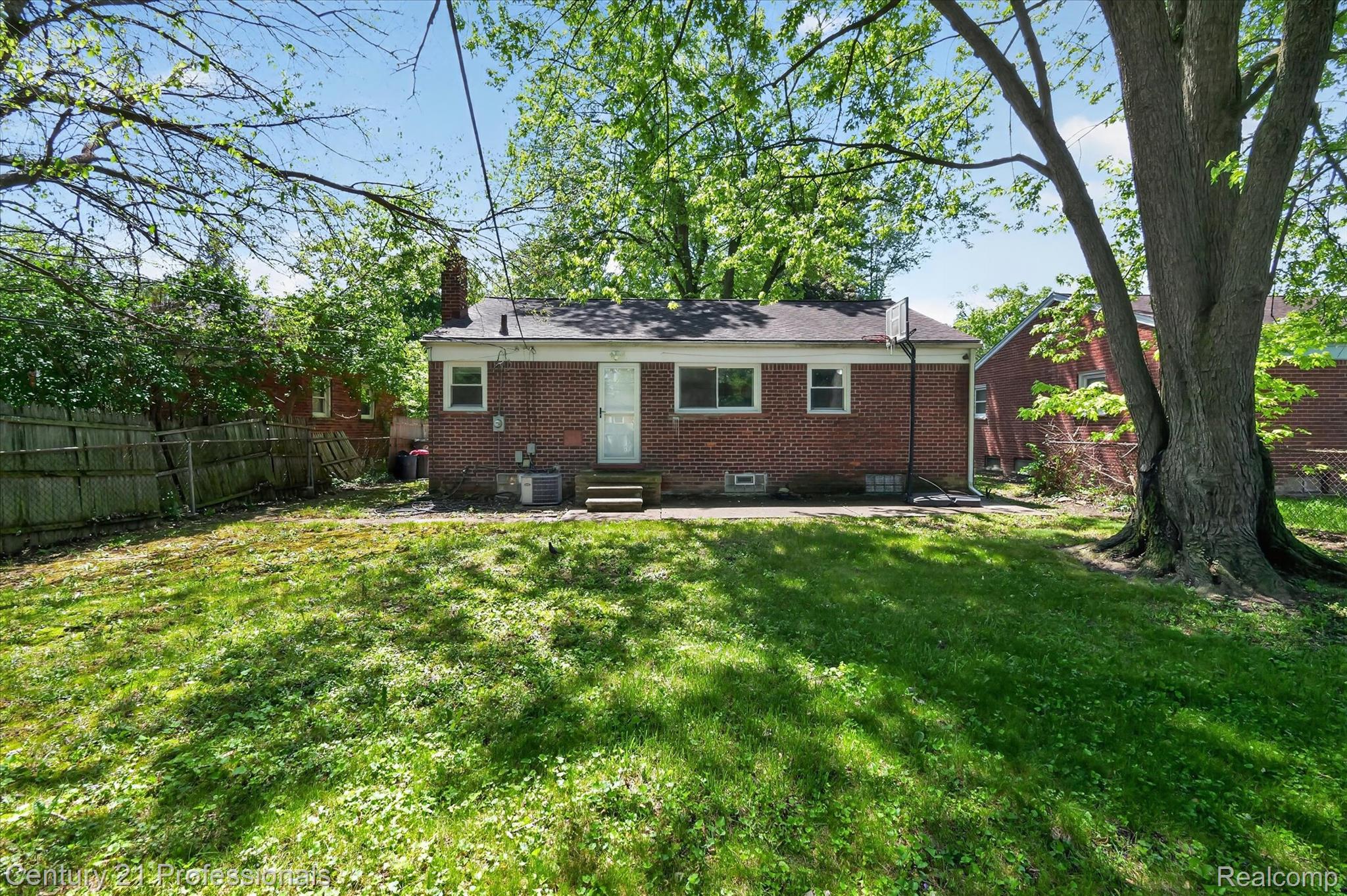 28688 Emerson Street Inkster, MI 48141 - Photo 39 of 44 39-28688-Emerson-St-Inkster-Windowstill.jpg