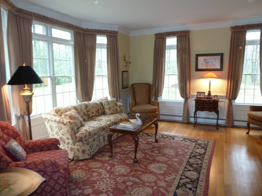 555 Dutton Road Sudbury, MA 01776 - Photo 7 of 30