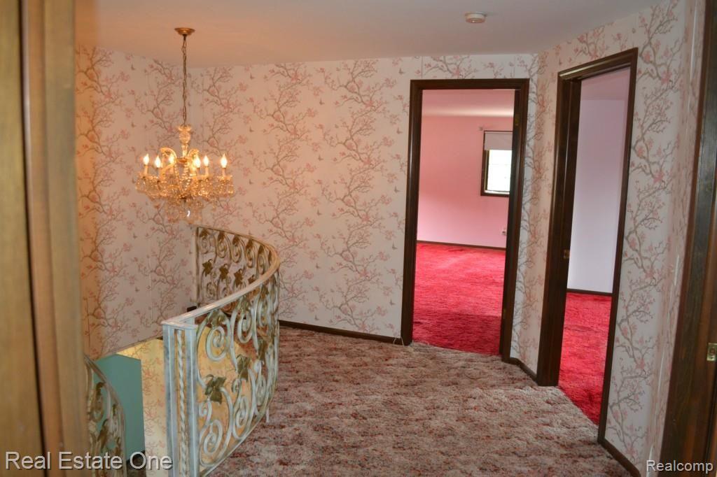 419 Lake Forest Road Rochester, MI 48309 - Photo 61 of 99 Upper Landing Area between Bedrooms