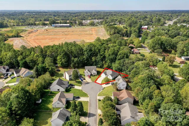 an aerial view of house with yard swimming pool and lake view