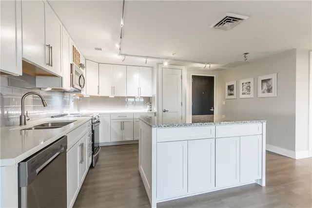 $2,995 | 205 Lakeshore Drive, Unit 502, Canandaigua City, NY 14424