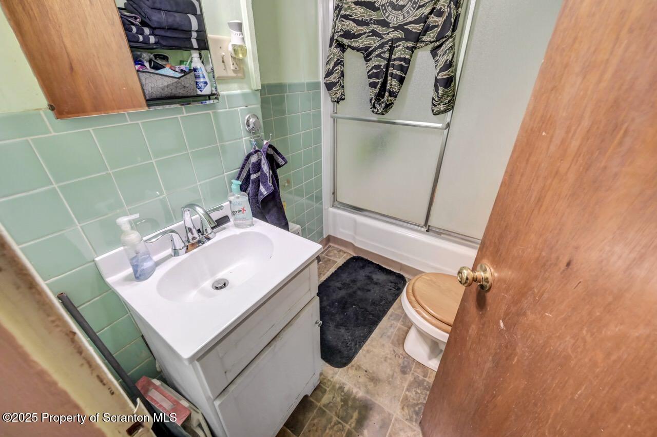535 Green Ridge Street Scranton, PA 18509 - Photo 64 of 72 a bathroom with a sink and mirror