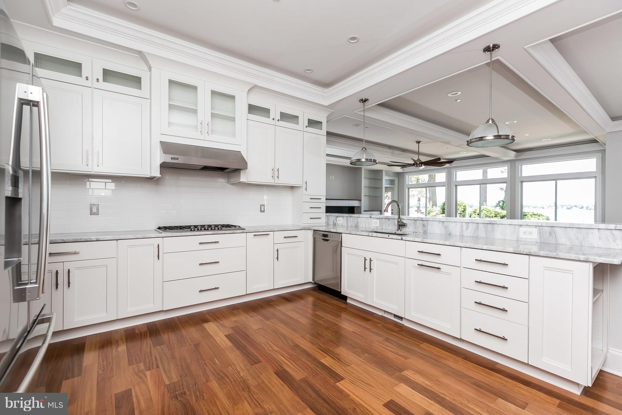 410 Beach Road Arnold, MD 21012 - Photo 22 of 29 Viking, Bosch, Wine bar, walk-in Pantry