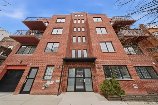 $735,000 | 25-74 34th Street, Unit 3A | Astoria