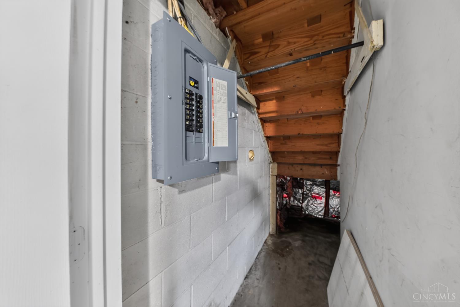 2743 Springdale Road Cincinnati, OH 45251 - Photo 27 of 30