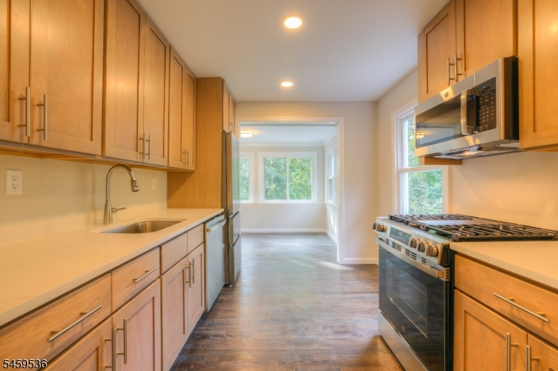383 Long Hill Road Gillette, NJ 07933 - Photo 8 of 26 Gallery Image 8