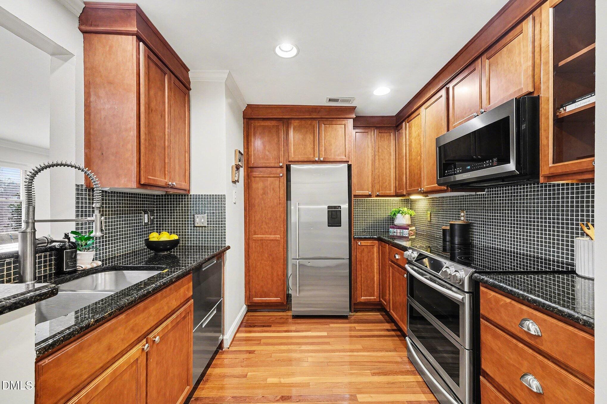 730 Washington Street, Unit 102 Raleigh, NC 27605 - Photo 8 of 20 008-730 Washington 102