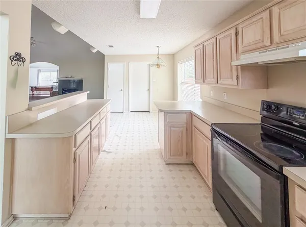 $2,500 | 554 Valley View Drive, Lewisville, TX 75067