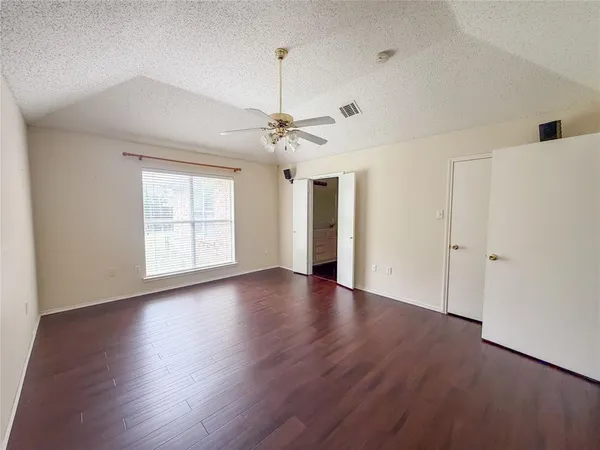 $2,500 | 554 Valley View Drive, Lewisville, TX 75067