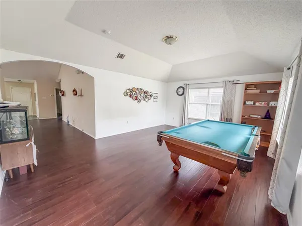 $2,500 | 554 Valley View Drive, Lewisville, TX 75067