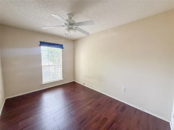 $2,500 | 554 Valley View Drive, Lewisville, TX 75067