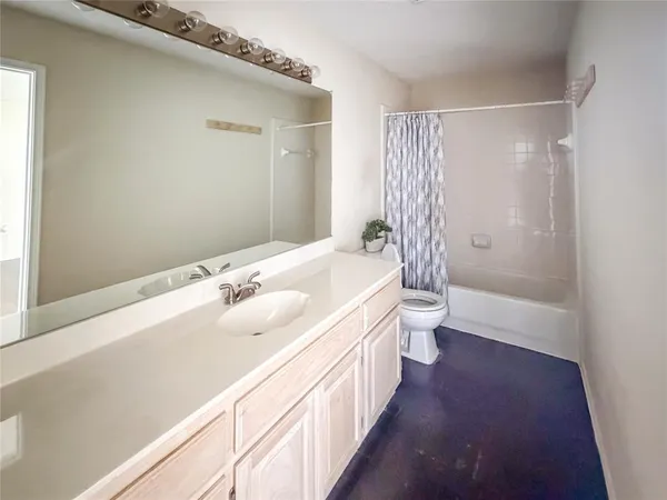 $2,500 | 554 Valley View Drive, Lewisville, TX 75067