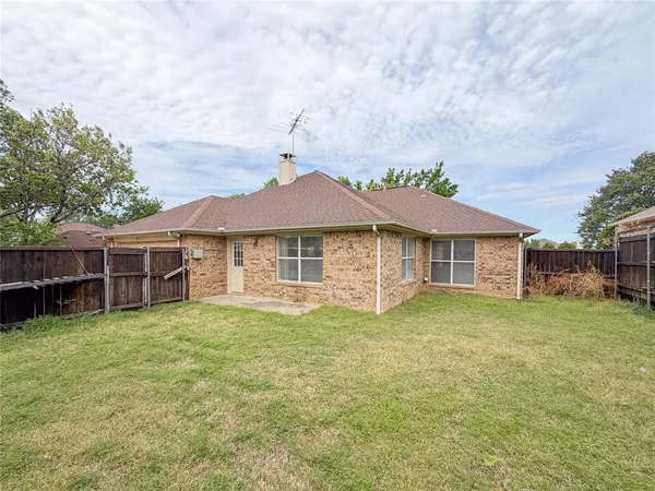 $2,500 | 554 Valley View Drive, Lewisville, TX 75067