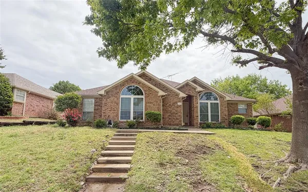 $2,500 | 554 Valley View Drive, Lewisville, TX 75067