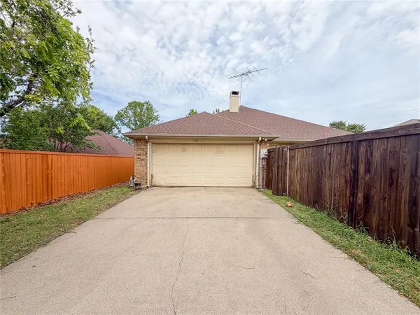 $2,500 | 554 Valley View Drive, Lewisville, TX 75067