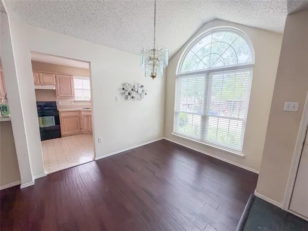 $2,500 | 554 Valley View Drive, Lewisville, TX 75067