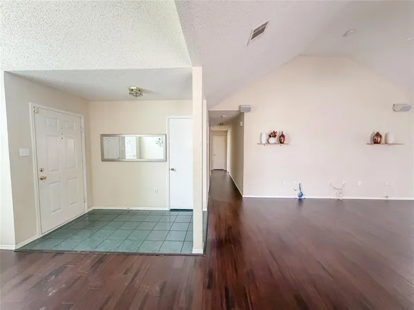$2,500 | 554 Valley View Drive, Lewisville, TX 75067