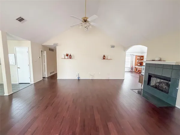 $2,500 | 554 Valley View Drive, Lewisville, TX 75067