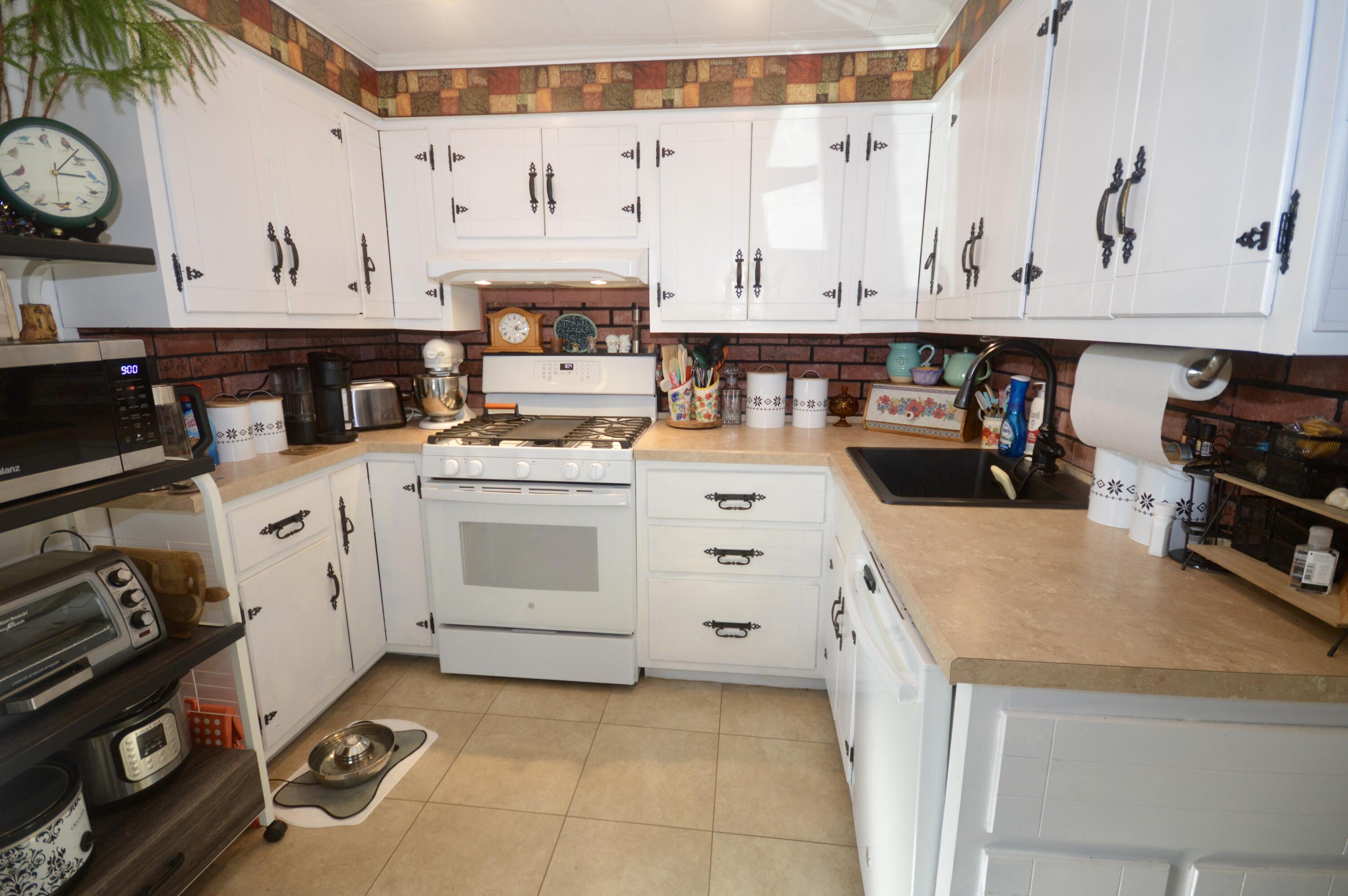161 Thornton Road Bangor, ME 04401 - Photo 8 of 29 DSC_0002