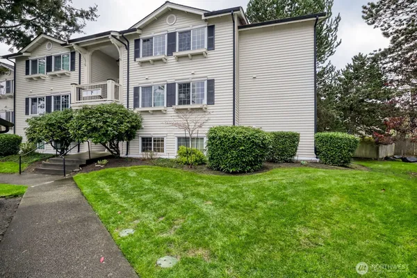 $369,000 | 12404 East Gibson Road, Unit P105, Everett, WA 98204