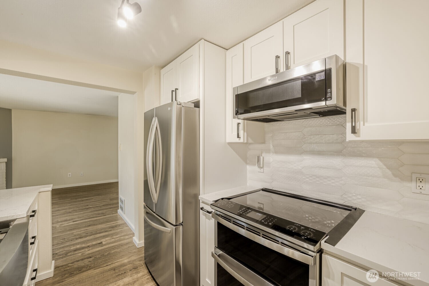 12404 East Gibson Road, Unit P105 Everett, WA 98204 - Photo 5 of 23