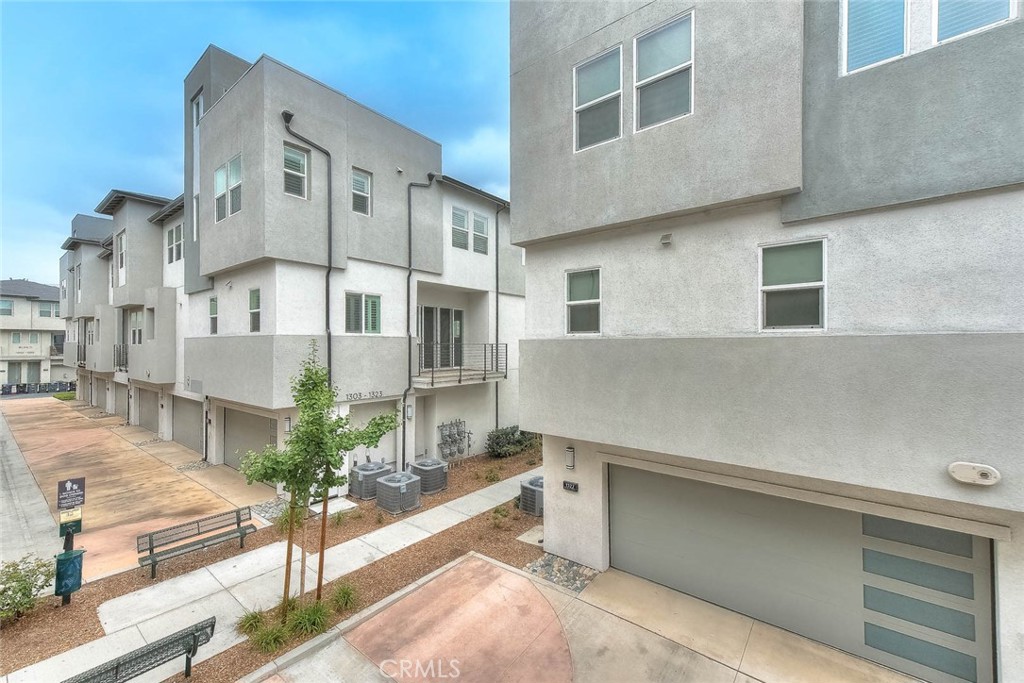 1246 West Bushell Street Anaheim, CA 92805 - Photo 15 of 35 Balcony View