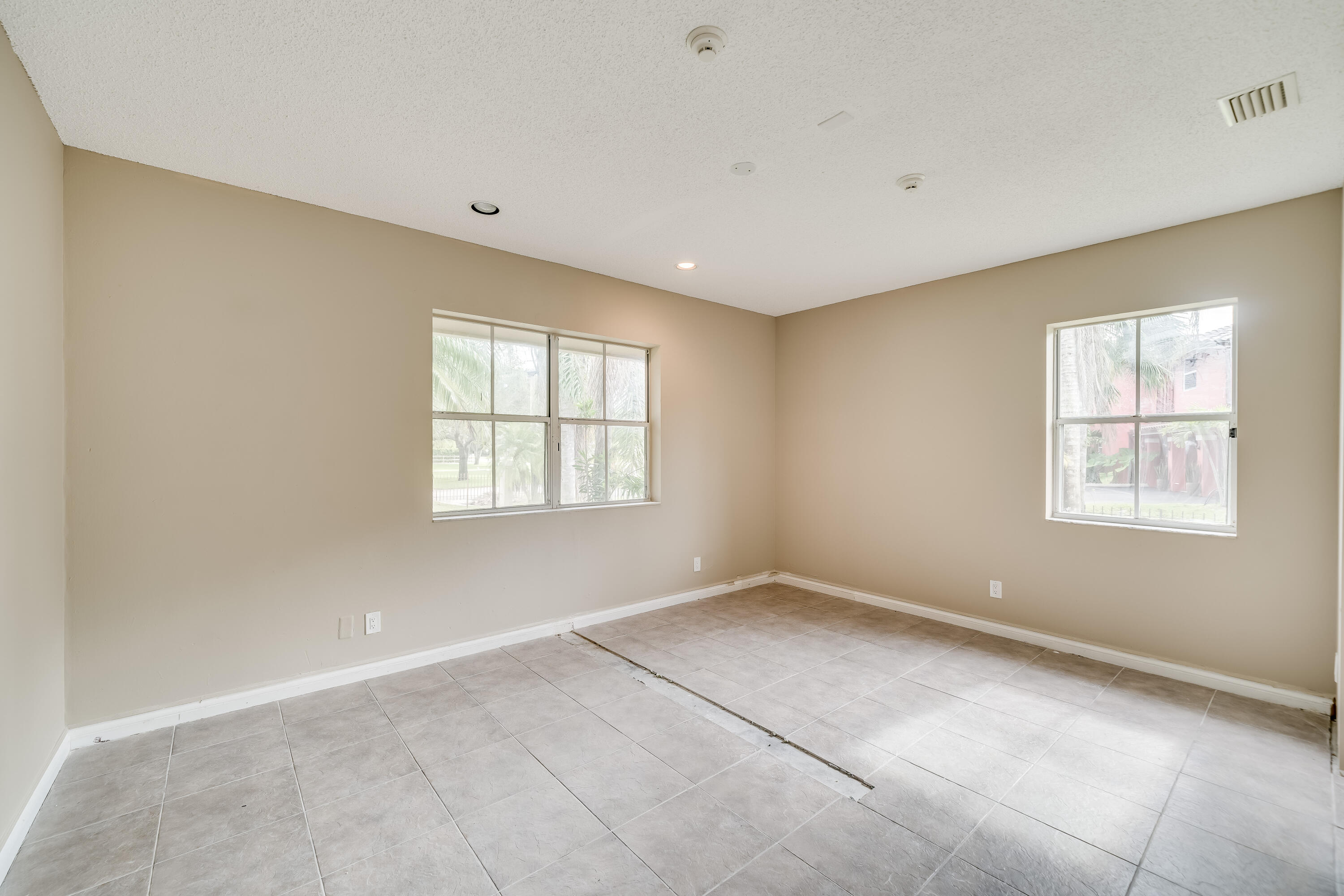 20250 Southwest 50th Place Southwest Ranches, FL 33332 - Photo 22 of 51 27_interior-22
