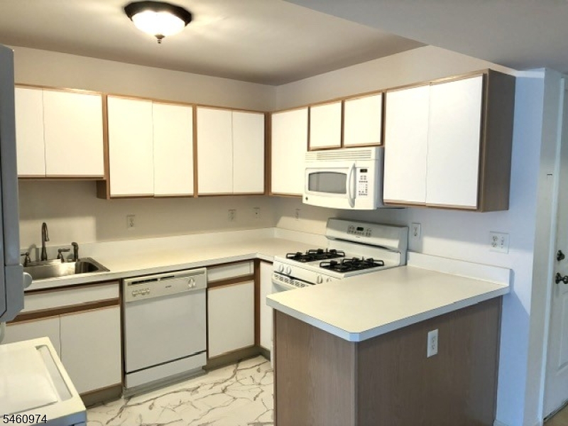 166 Falcon Ridge Way North, Unit 166 Hamburg, NJ 07419 - Photo 3 of 12 Gallery Image 3