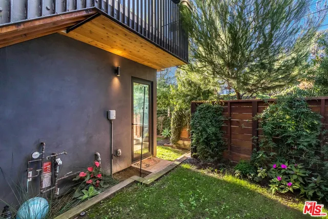 $8,500 | 906 North Benton Way, Los Angeles, CA 90026