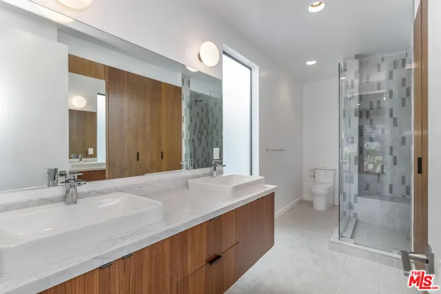 $8,500 | 906 North Benton Way, Los Angeles, CA 90026